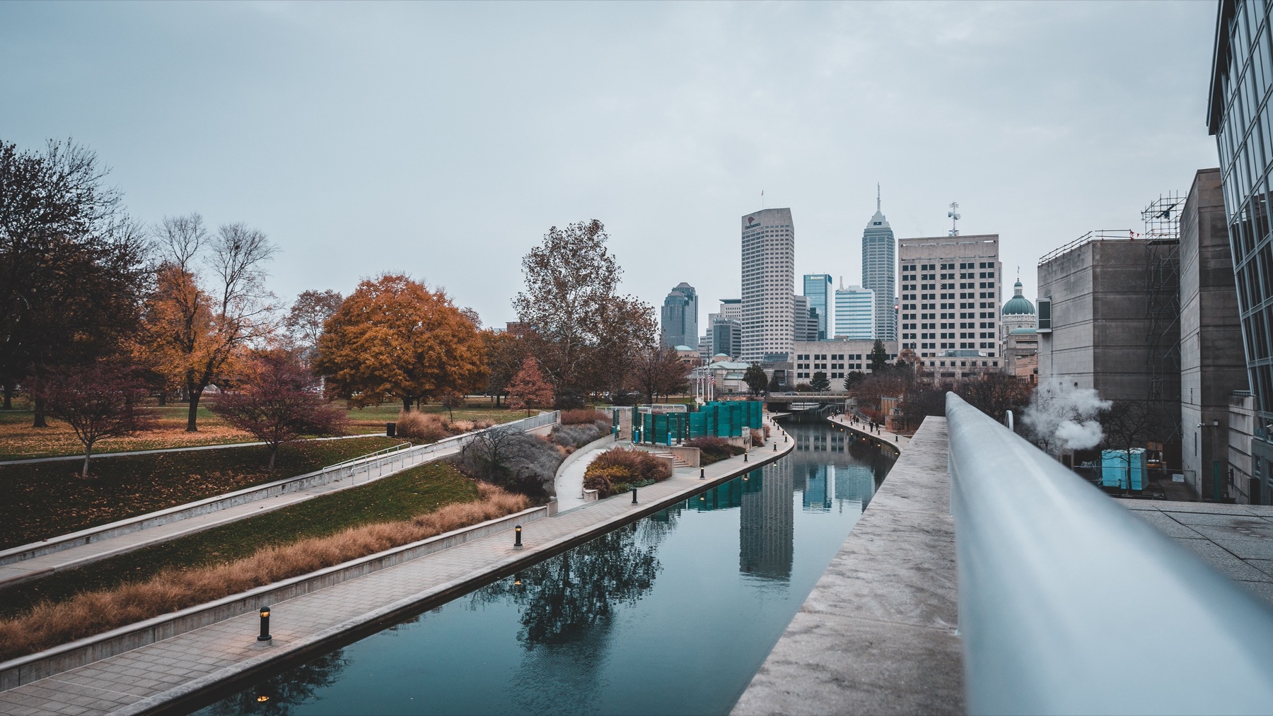 The Chicago River and skyline in fall, Illinois